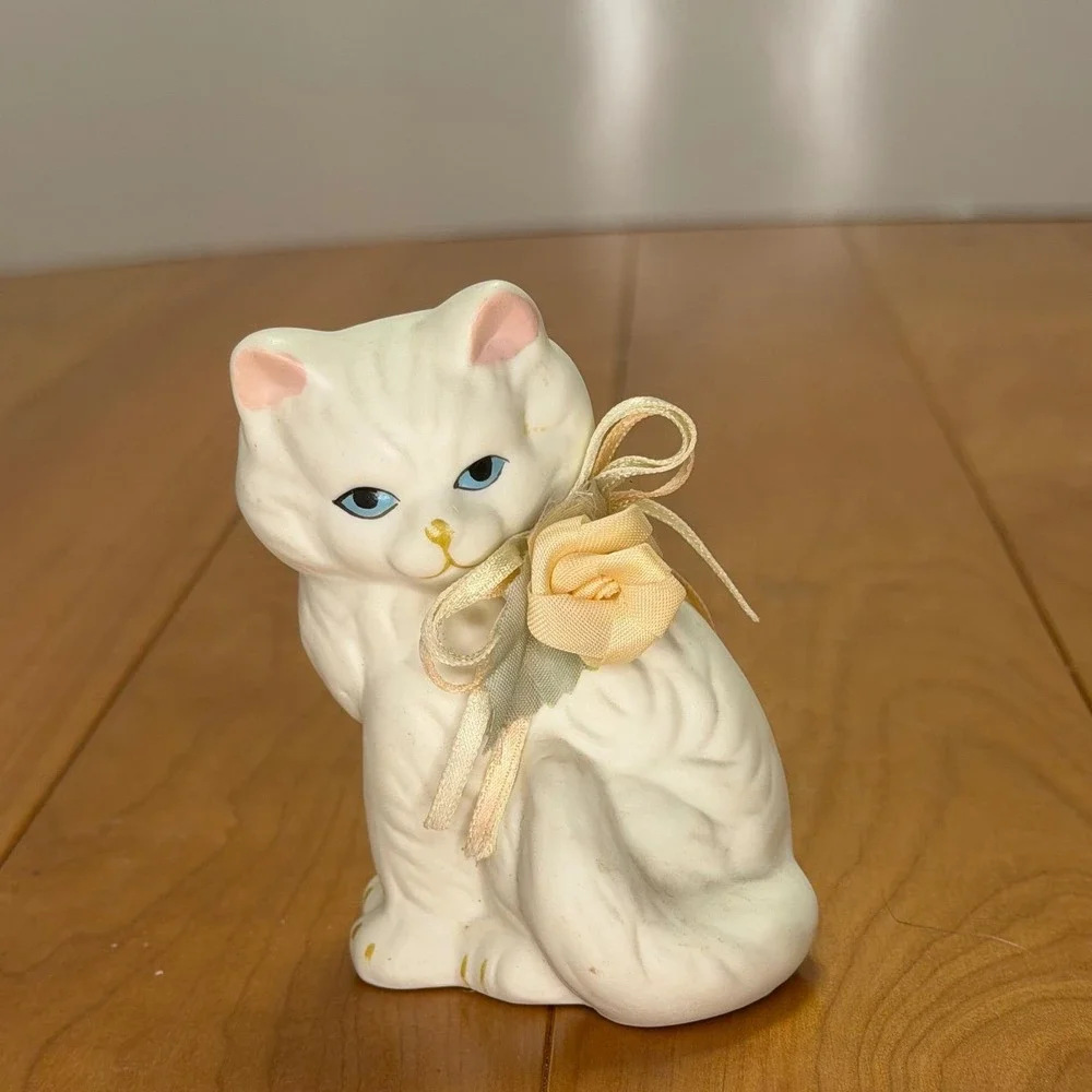 Vintage White Porcelain Cat Figurine Pair Matte Bisque Kittens with Roses Taiwan